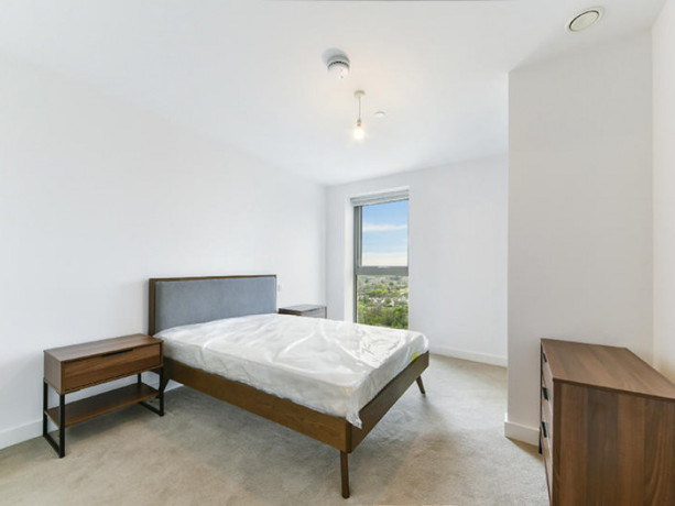 3-bedrooms-property-for-rent-in-london-from-ps966month-per-room-big-0