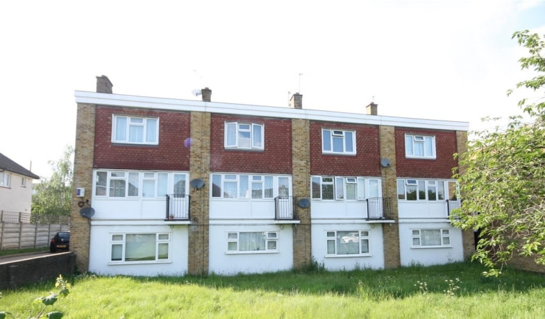 2-beds-flat-on-sale-9c-warminster-road-london-se25-4dp-big-0